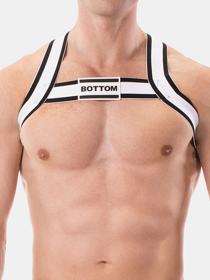 https://new.poppers.com/images/product_images/popup_images/92433_barcode_harness_bottom__1.jpg