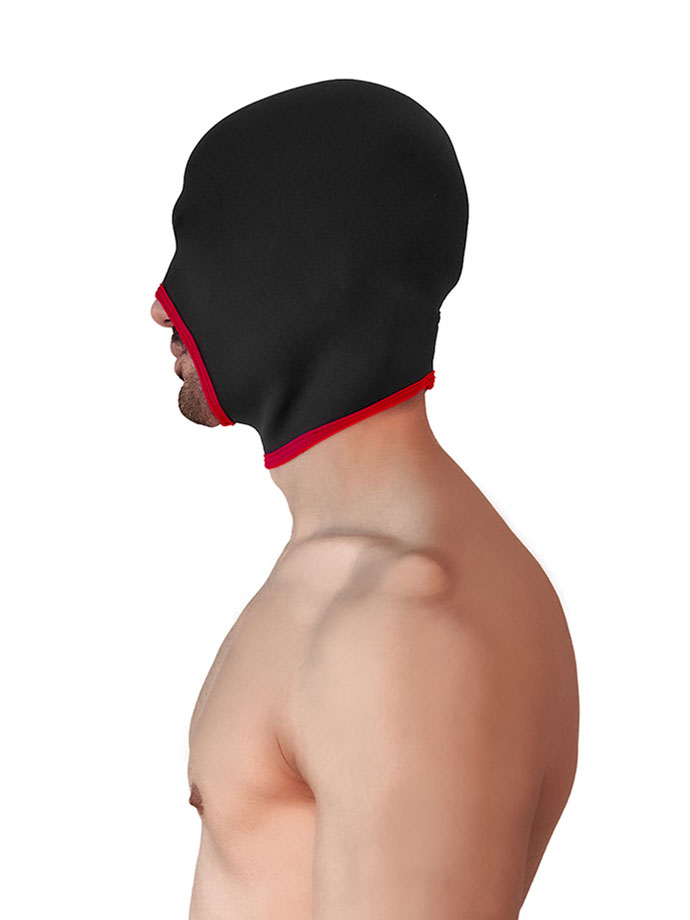 https://new.poppers.com/images/product_images/popup_images/brutus-blind-neoprene-face-fucker-hood-black-red__1.jpg