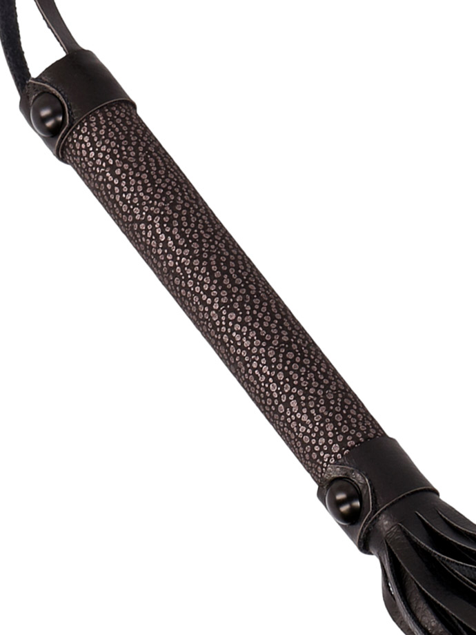 https://new.poppers.com/images/product_images/popup_images/elegant-flogger-ouch-whip-leather-titanium-grey-ou244gry__1.jpg