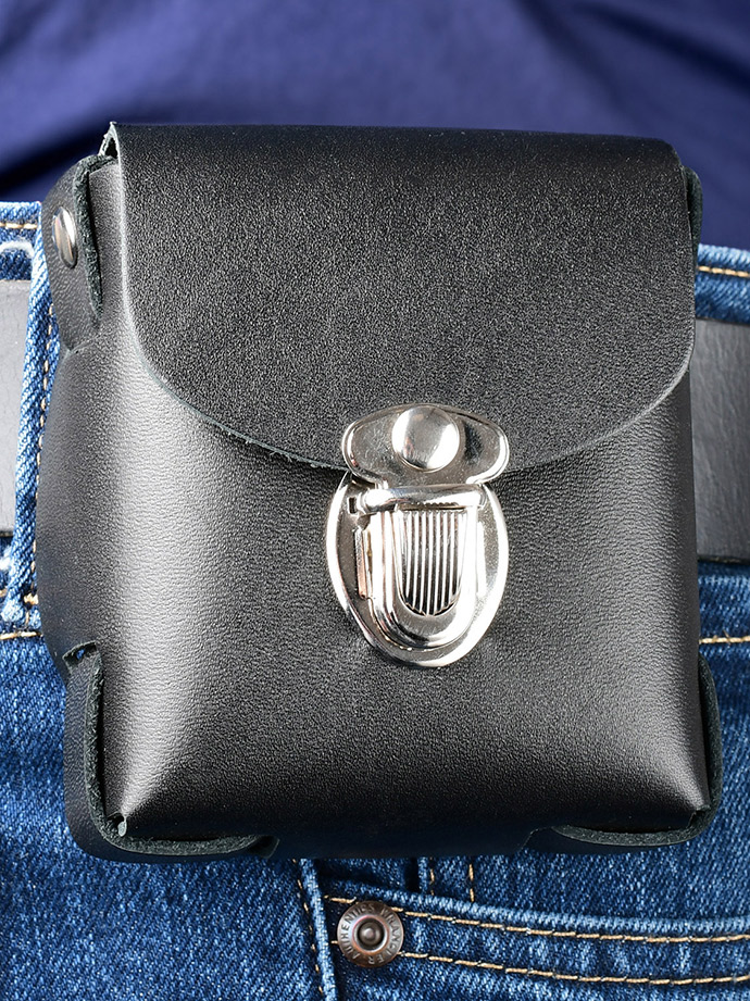 https://new.poppers.com/images/product_images/popup_images/kinky-leather-bag__2.jpg