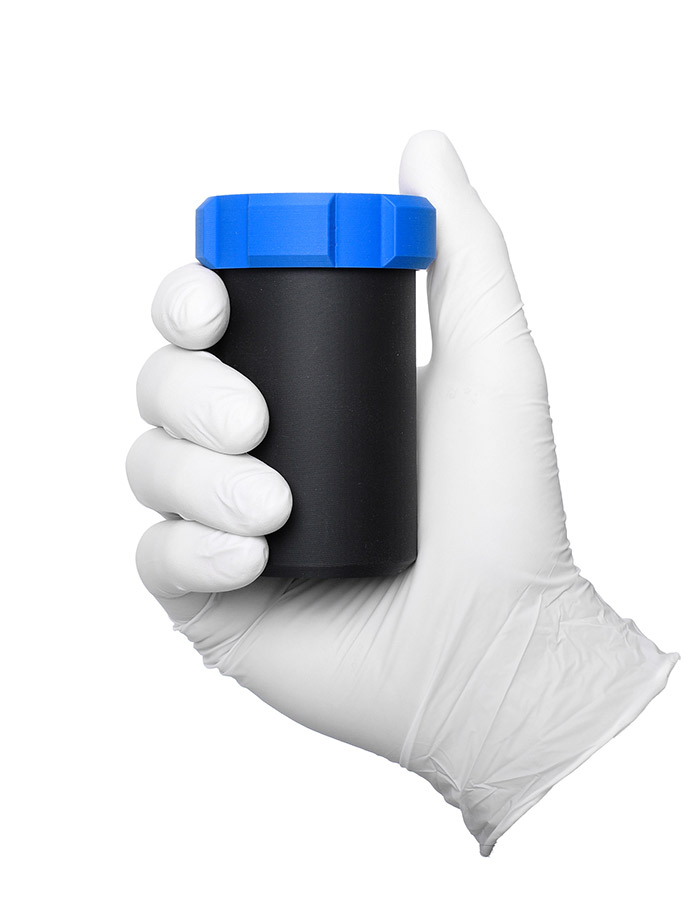 https://new.poppers.com/images/product_images/popup_images/poppers-keeper-big-slim-black-blue__3.jpg