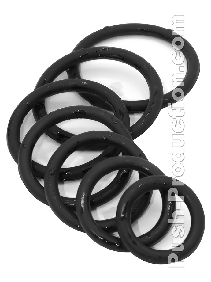 https://new.poppers.com/images/product_images/popup_images/push-production-black-rubber-cockring-set-7er__2.jpg