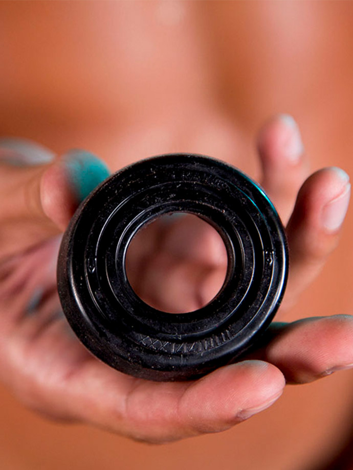 https://new.poppers.com/images/product_images/popup_images/zizi-cockring-accelerator-black__2.jpg