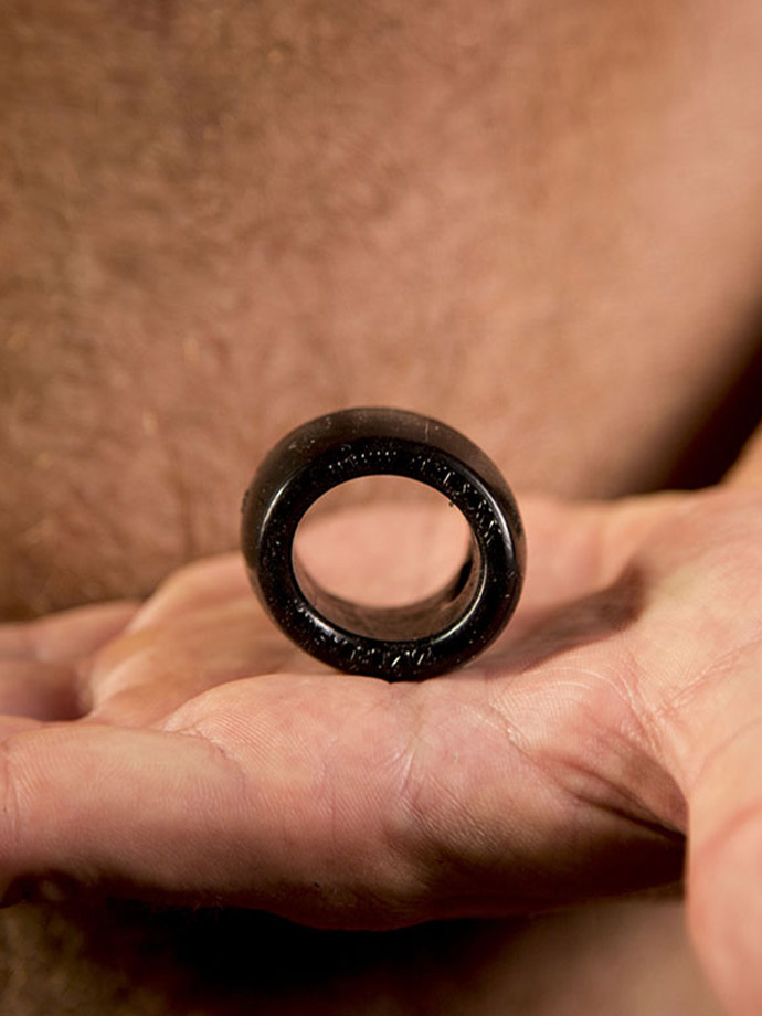 https://new.poppers.com/images/product_images/popup_images/zizi-cockring-plasma-black__1.jpg